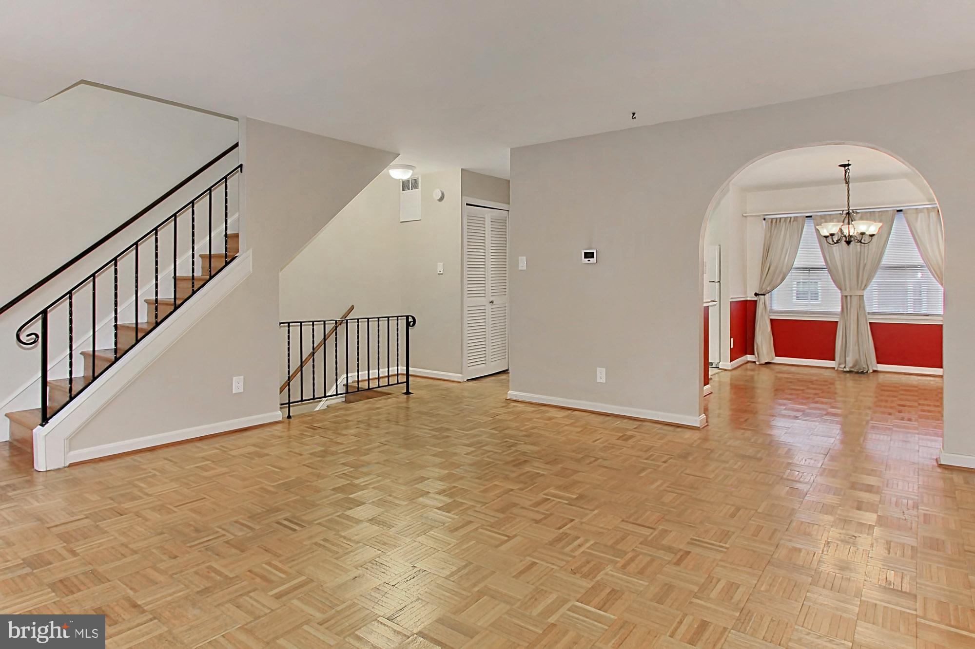 LONDON TOWNE - Residential