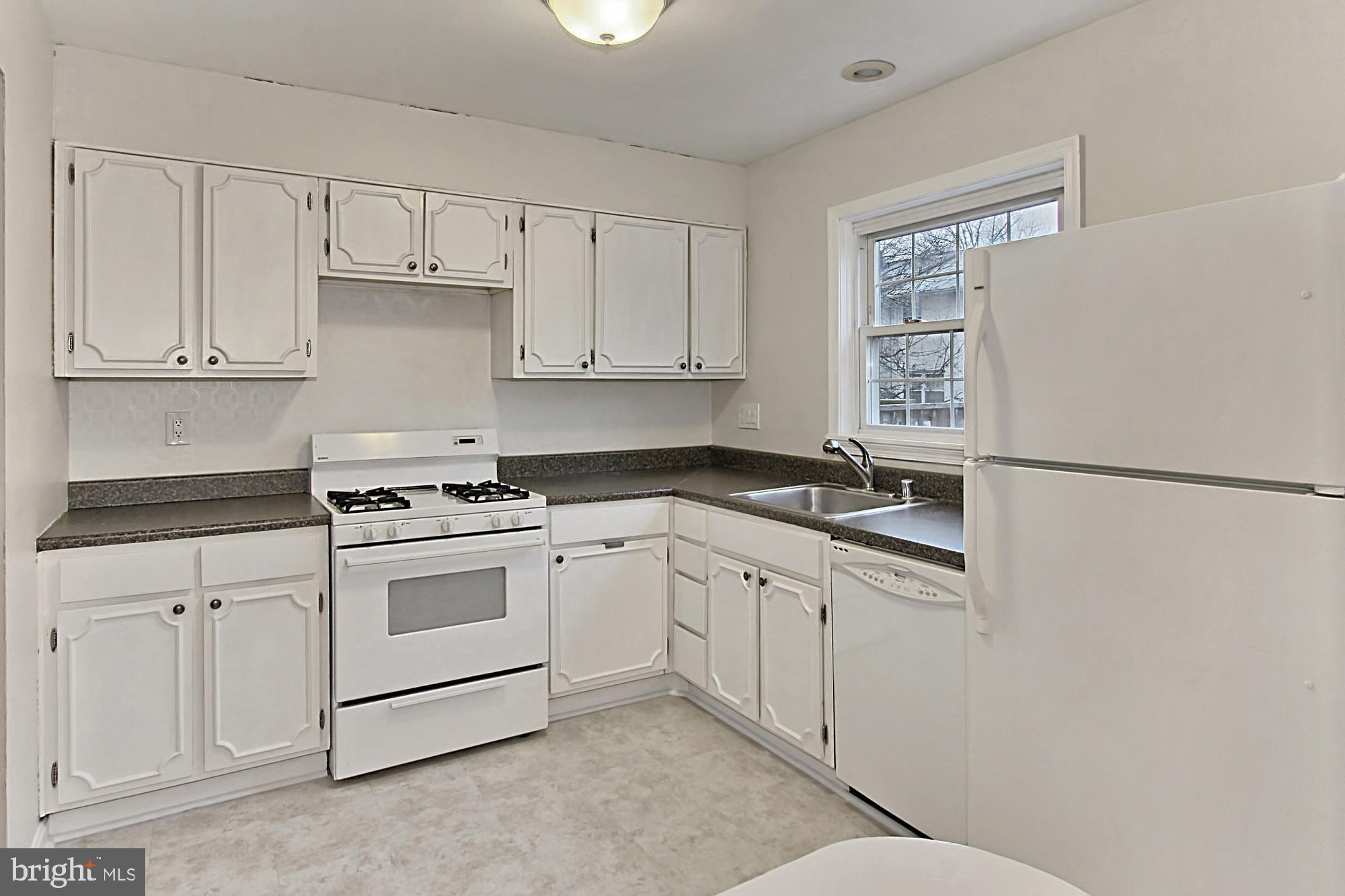 LONDON TOWNE - Residential