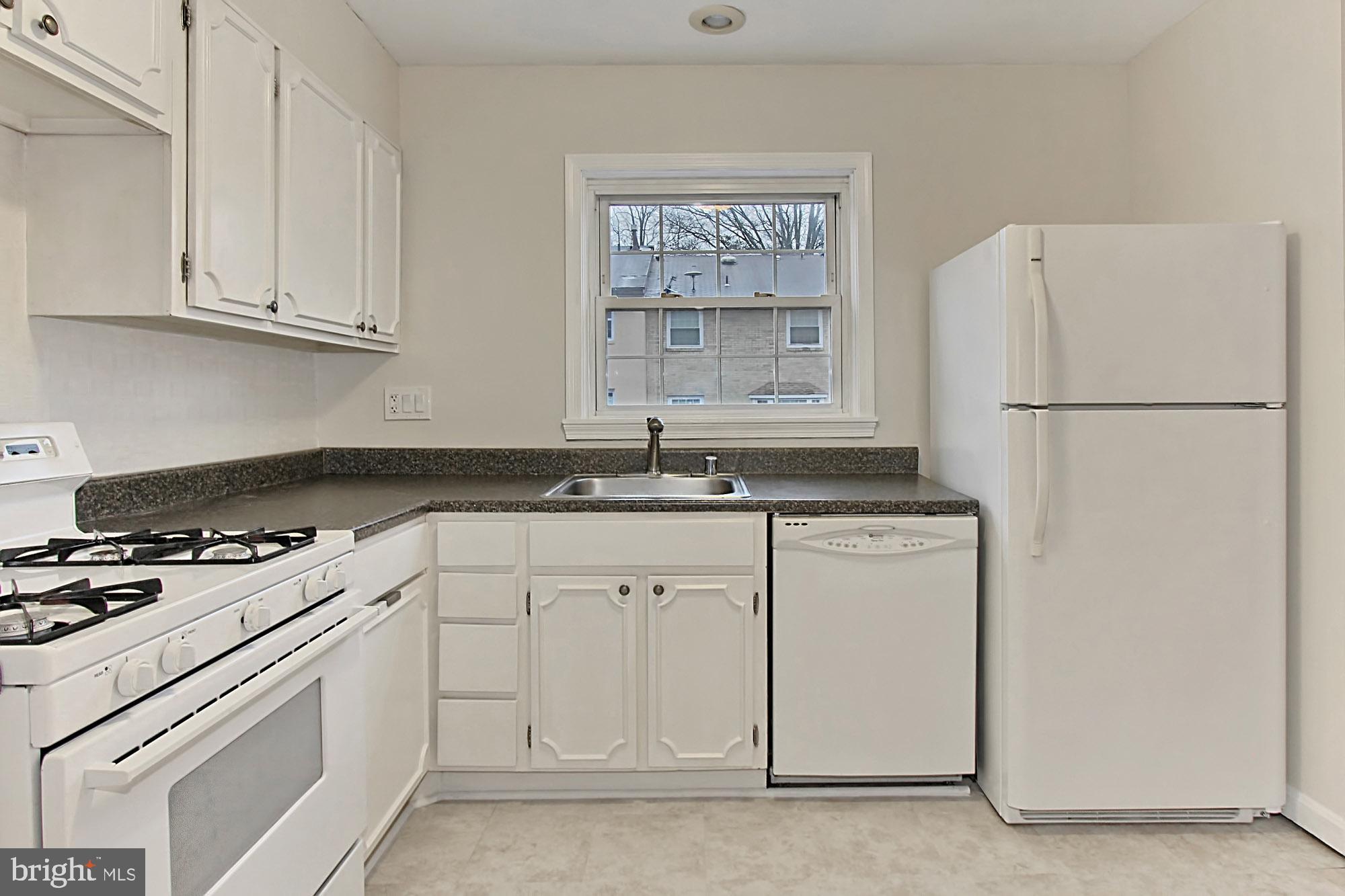 LONDON TOWNE - Residential