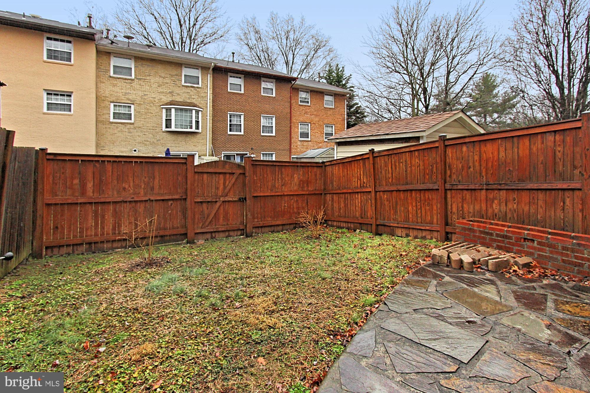 LONDON TOWNE - Residential