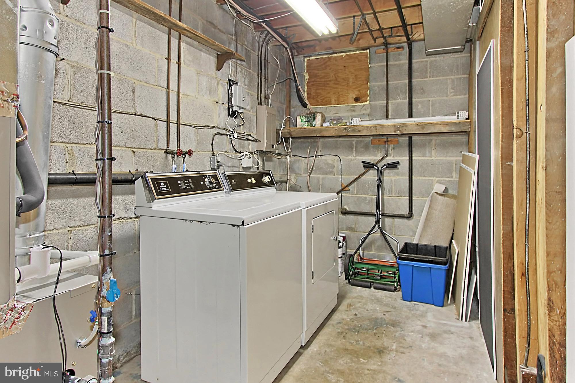 LONDON TOWNE - Residential