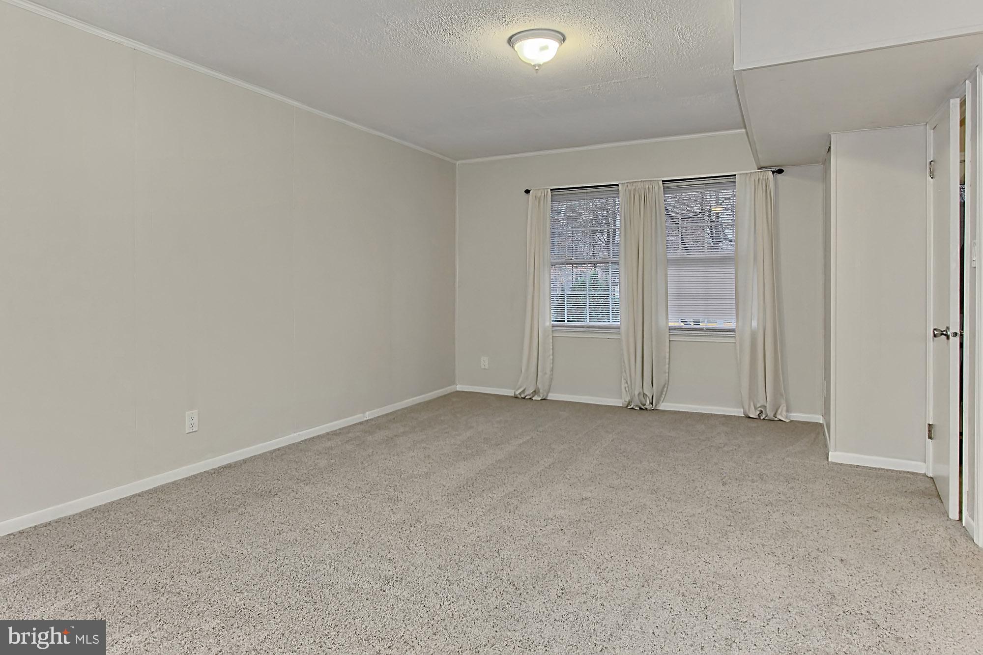 LONDON TOWNE - Residential