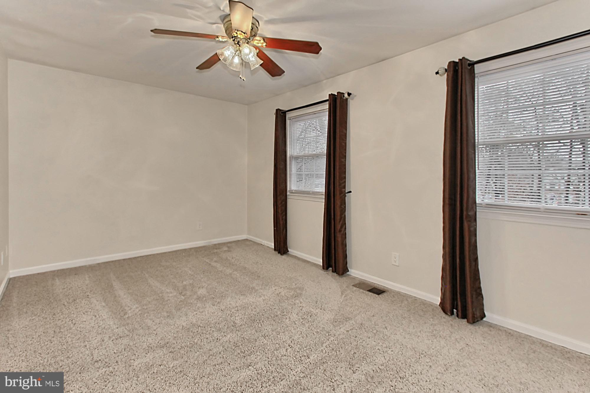 LONDON TOWNE - Residential