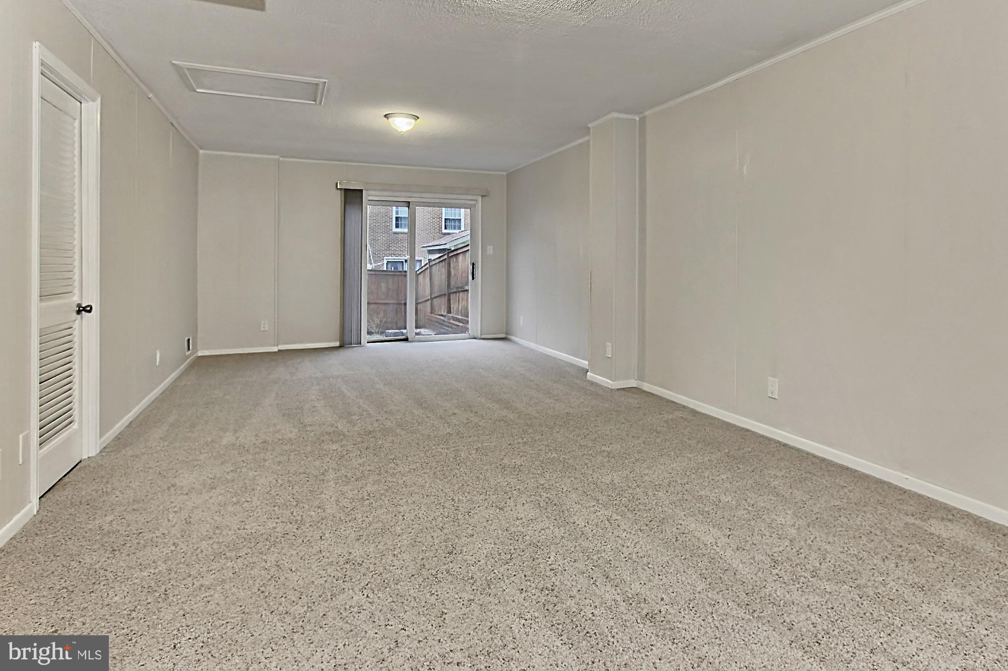 LONDON TOWNE - Residential