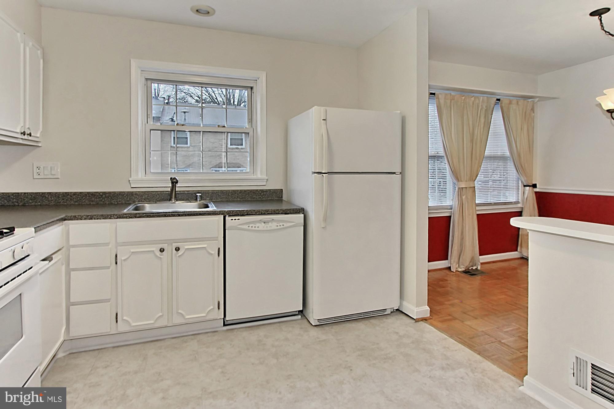 LONDON TOWNE - Residential