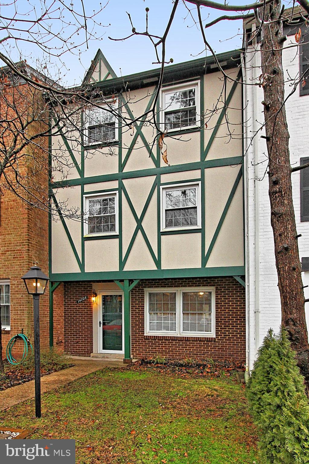 LONDON TOWNE - Residential