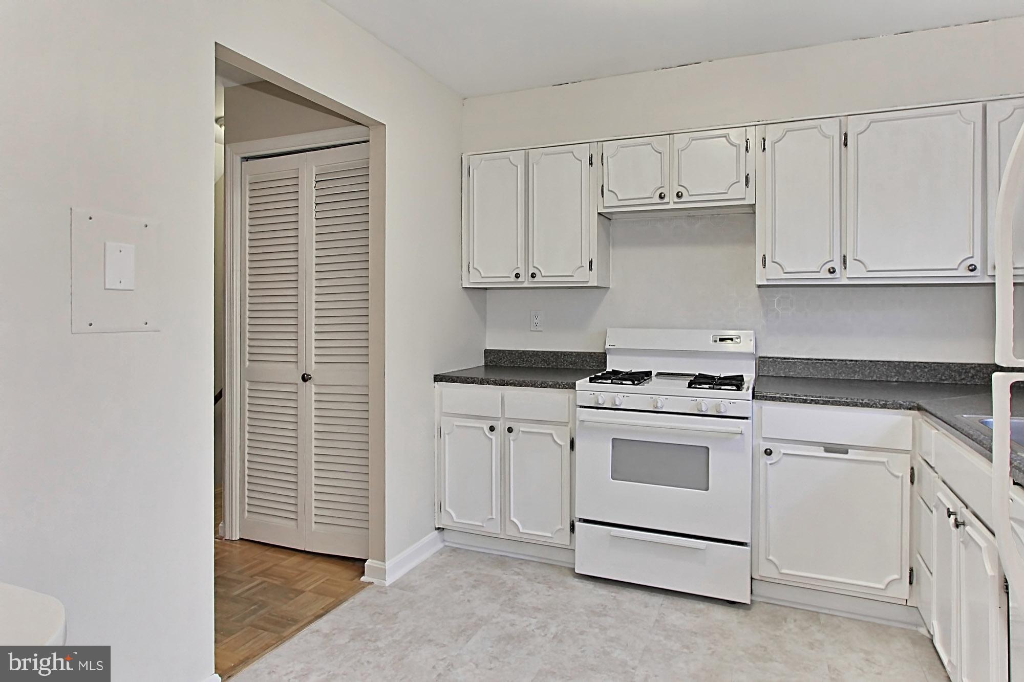 LONDON TOWNE - Residential