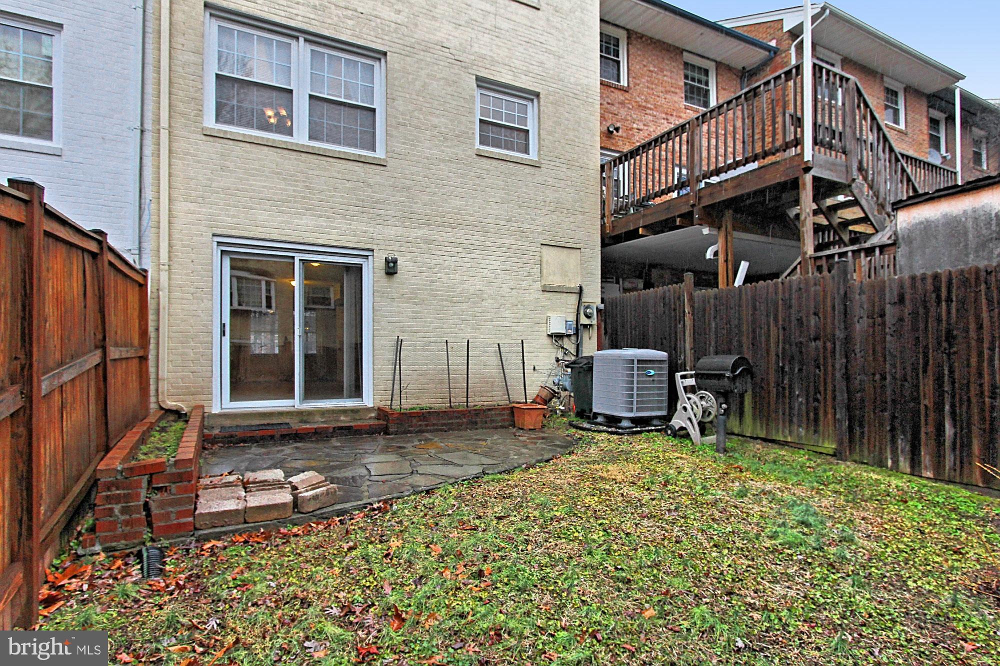 LONDON TOWNE - Residential