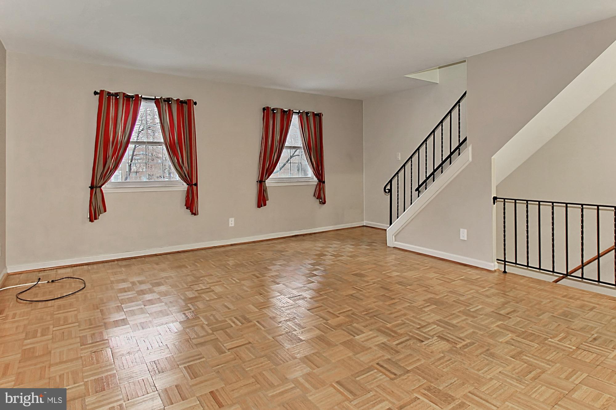 LONDON TOWNE - Residential