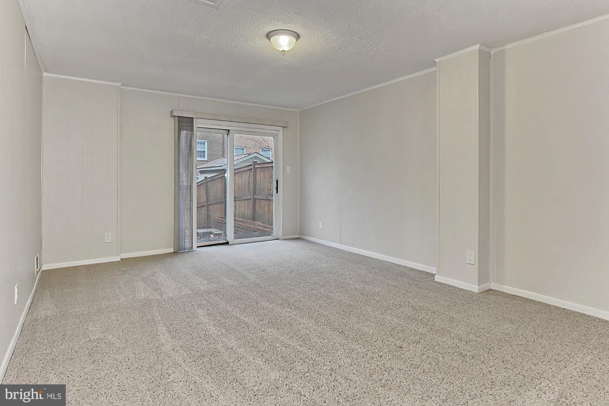 LONDON TOWNE - Residential