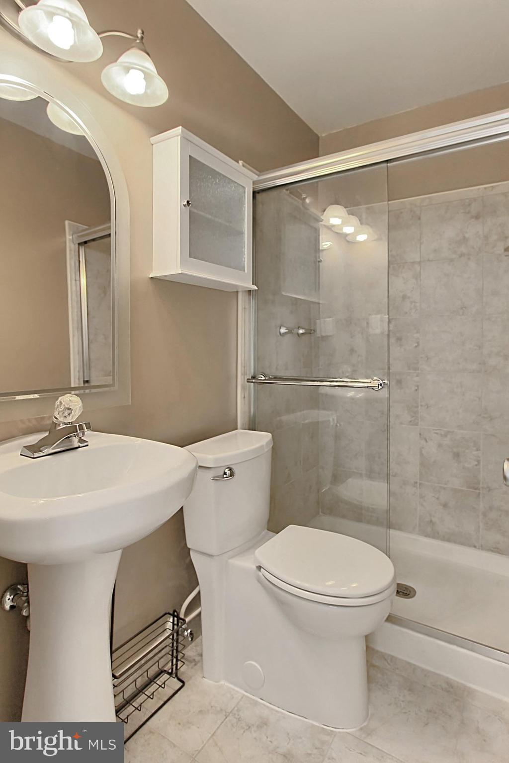 LONDON TOWNE - Residential