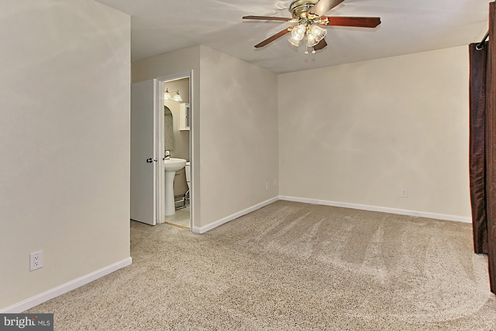 LONDON TOWNE - Residential