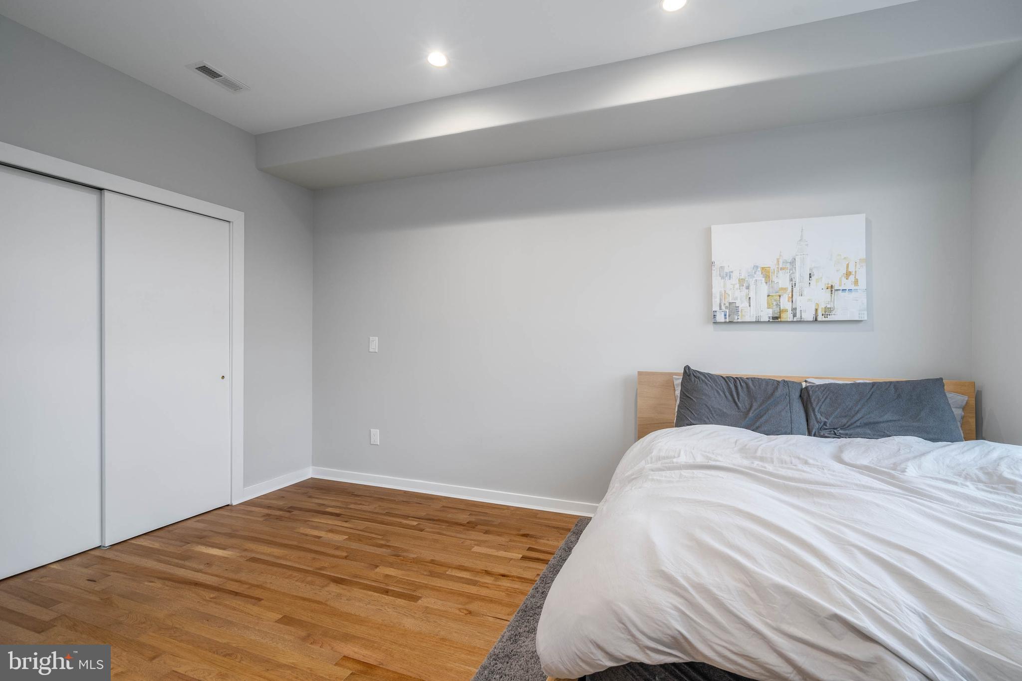 POINT BREEZE - Residential