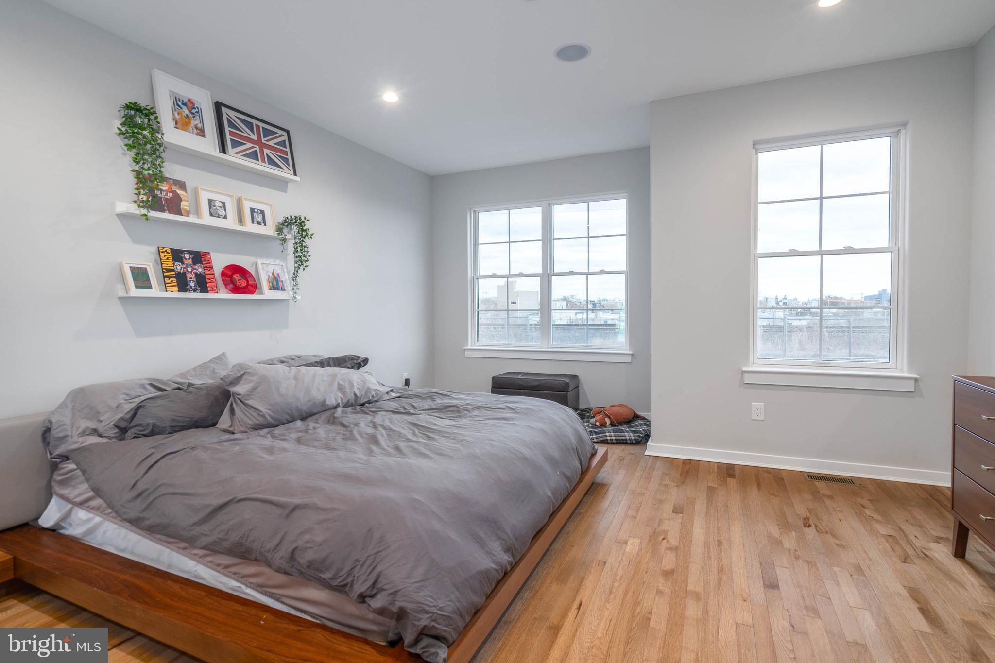 POINT BREEZE - Residential