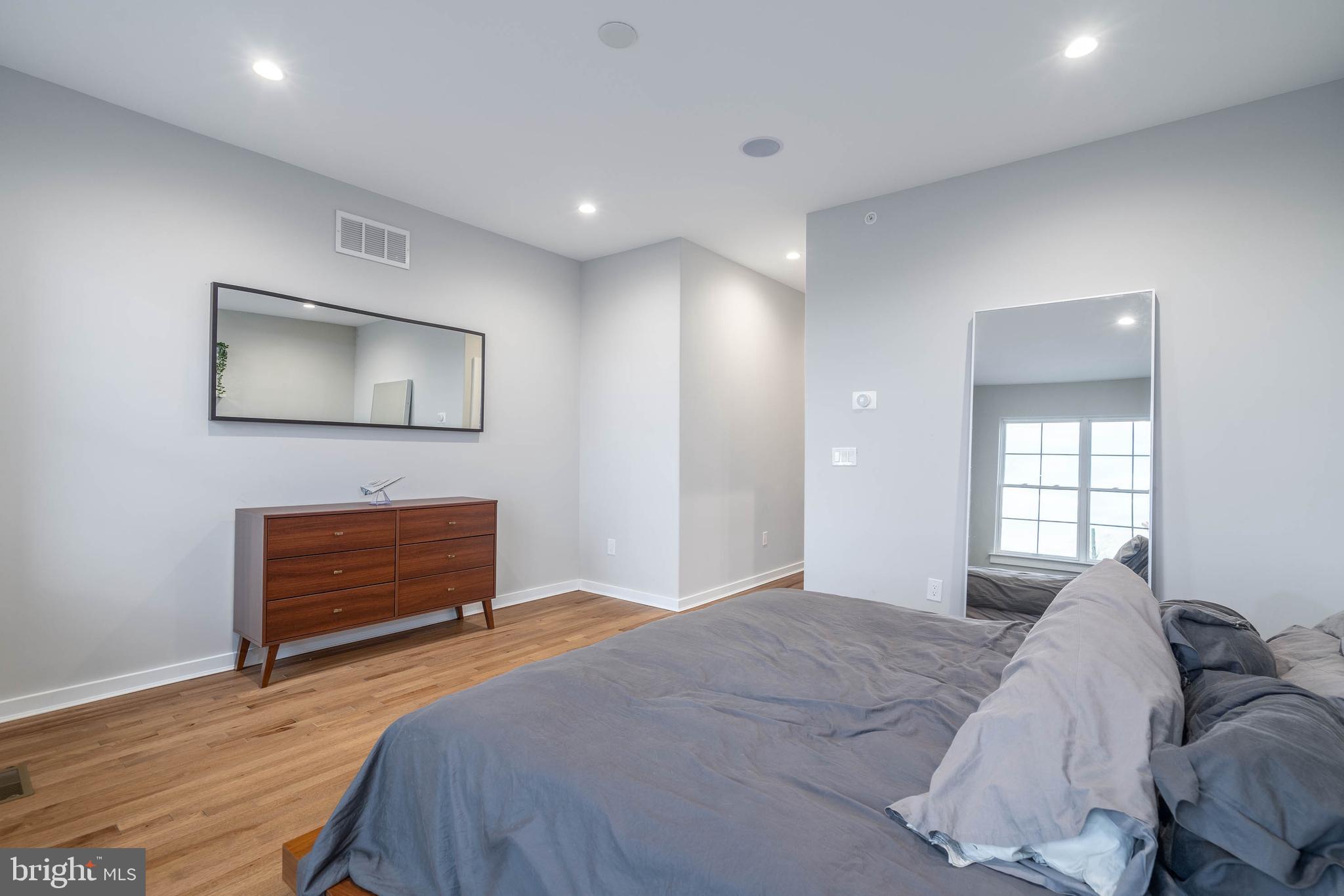 POINT BREEZE - Residential