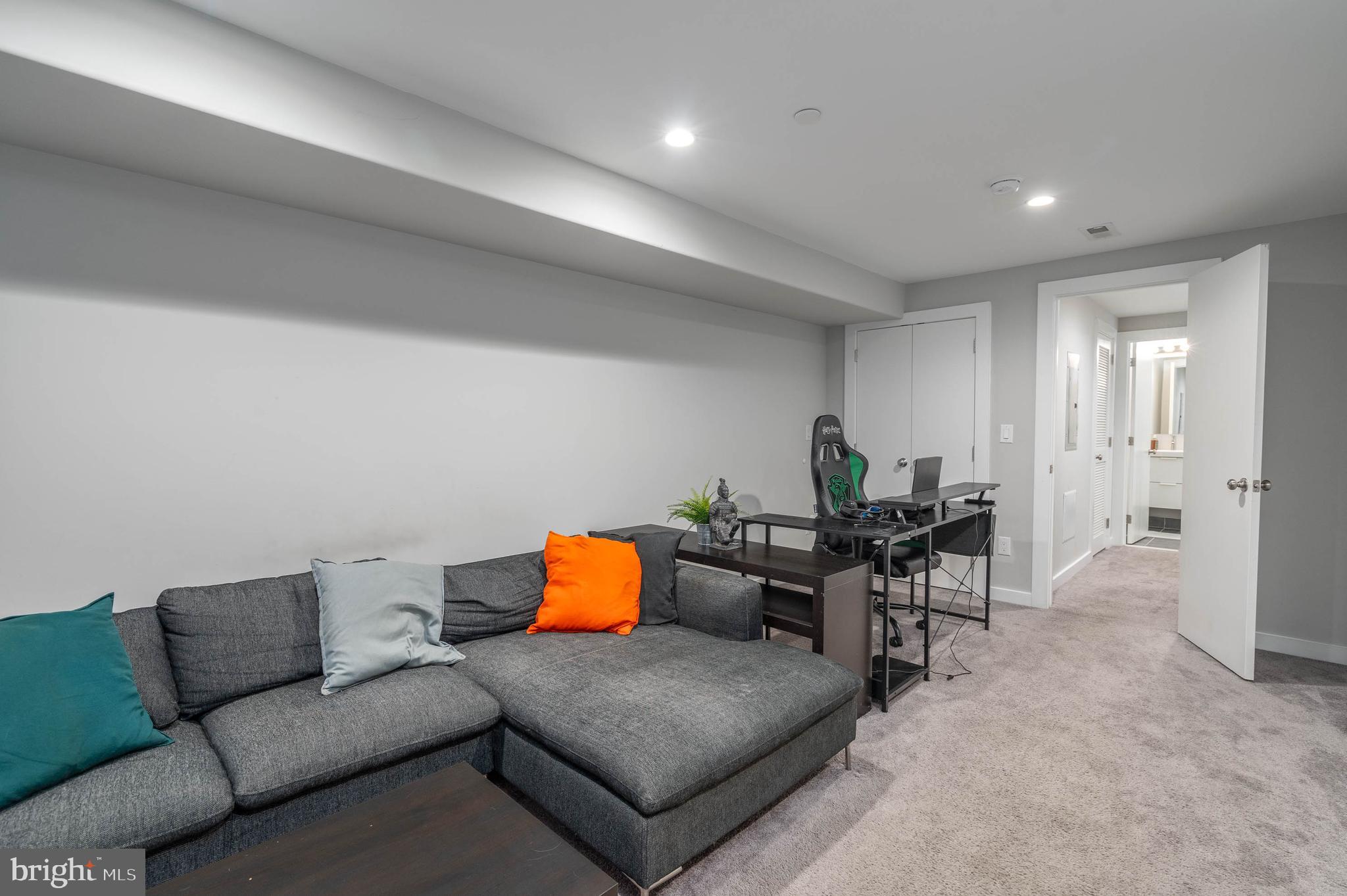 POINT BREEZE - Residential