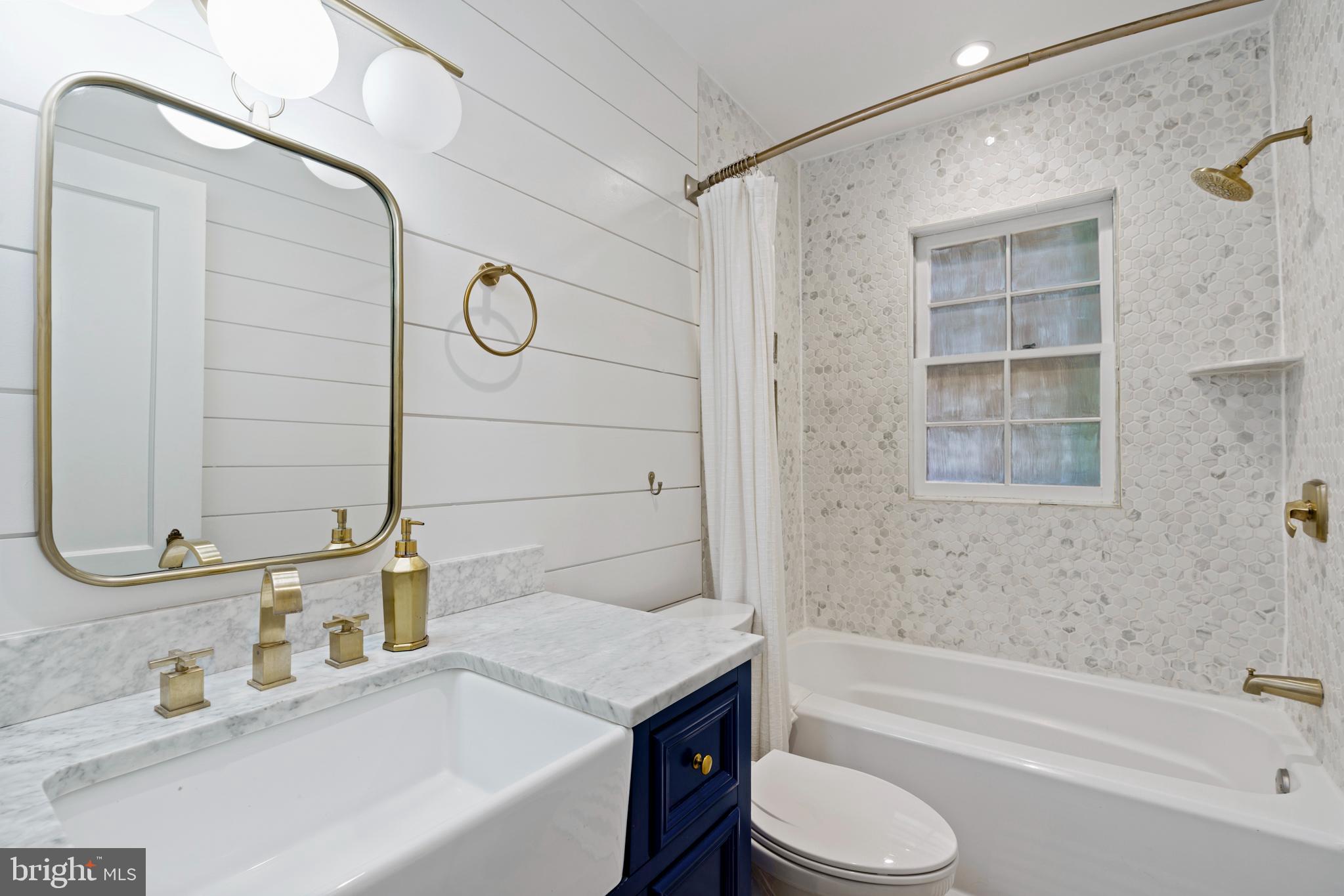 ARLINGTON VILLAGE - Residential Lease