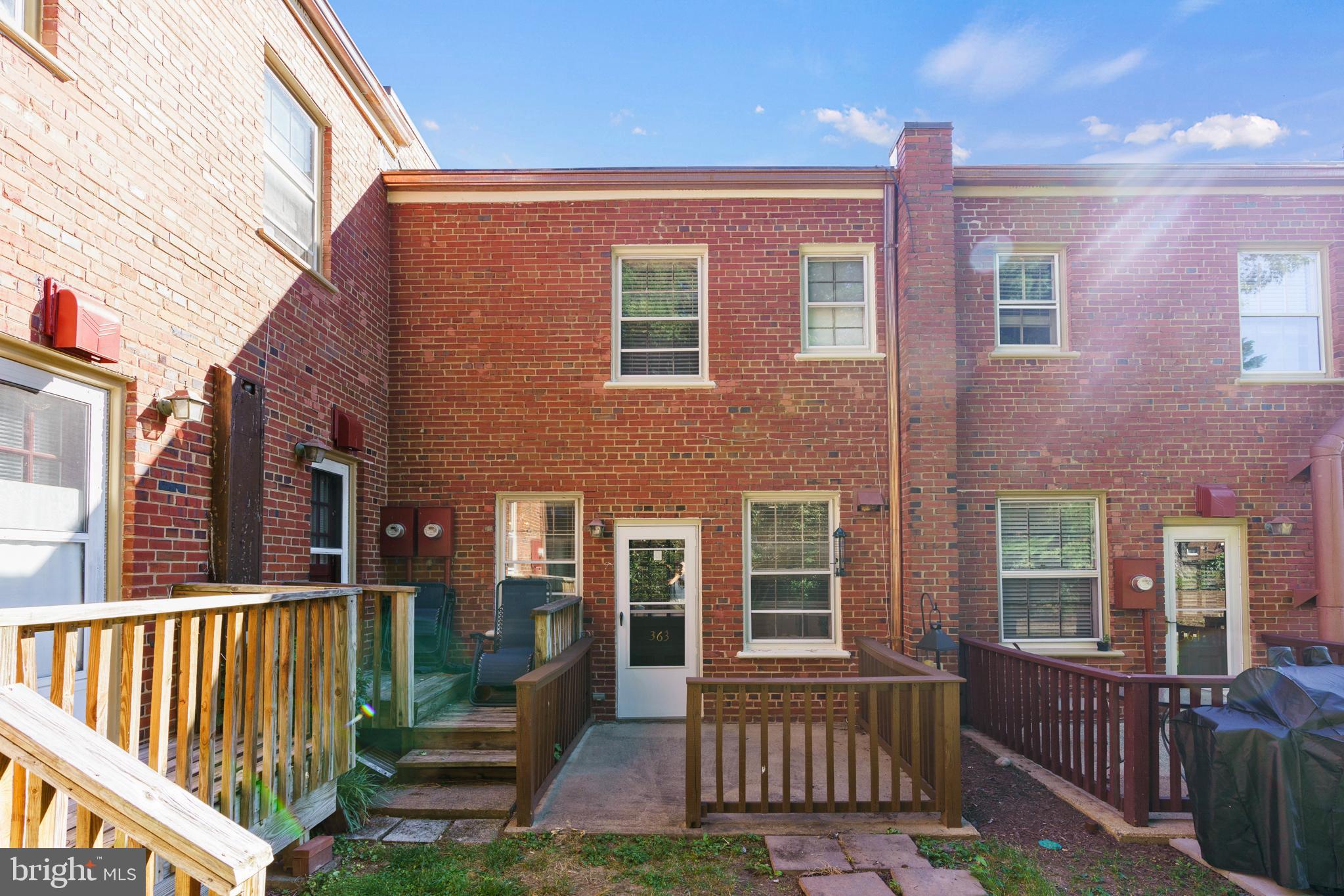 ARLINGTON VILLAGE - Residential Lease