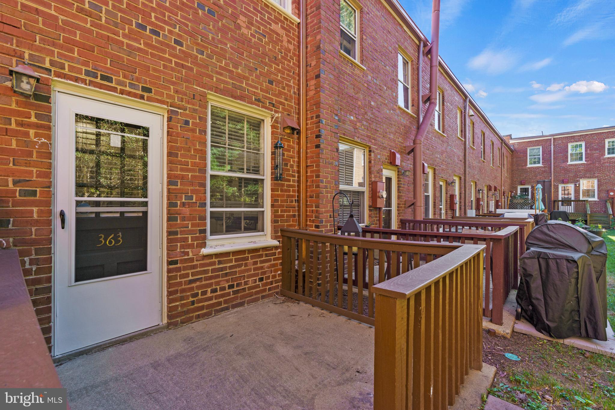 ARLINGTON VILLAGE - Residential Lease