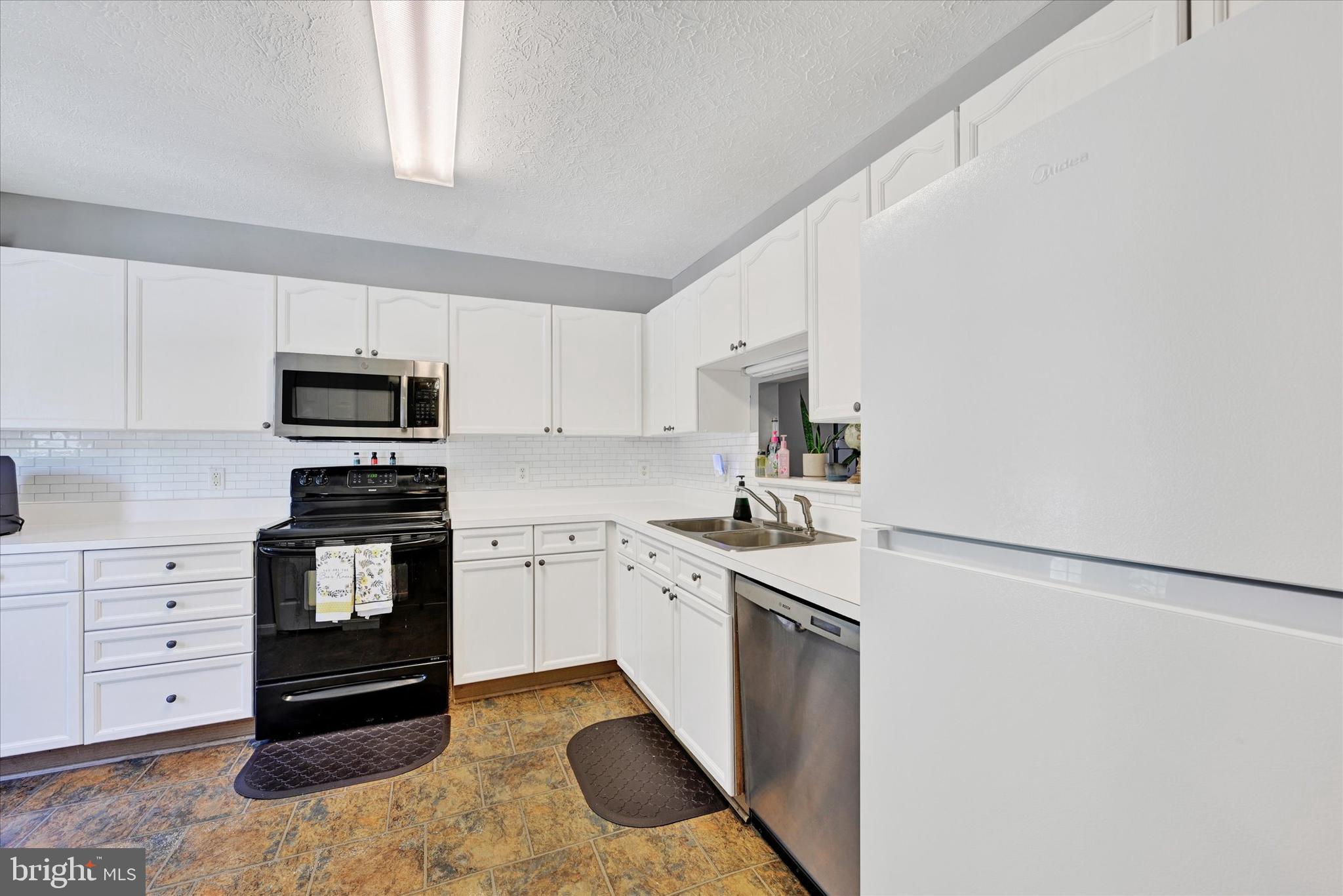 647 N BRANCH COURT
