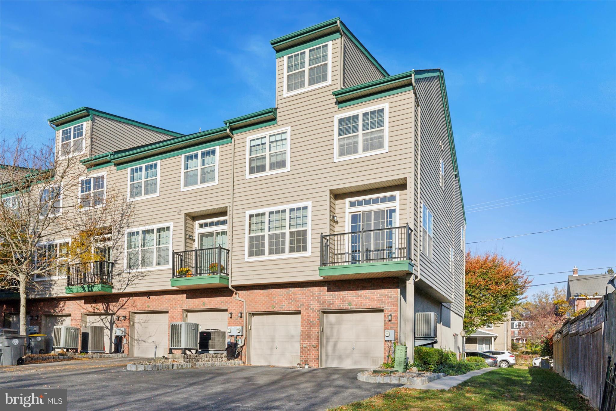 GREEN STREET MEWS - Residential Lease