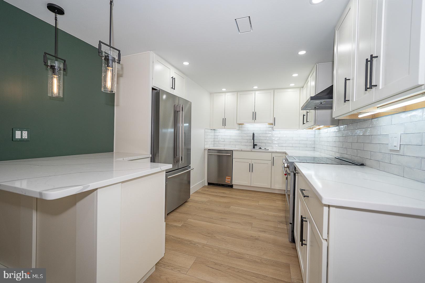 VALLEY FORGE TOWER - Residential