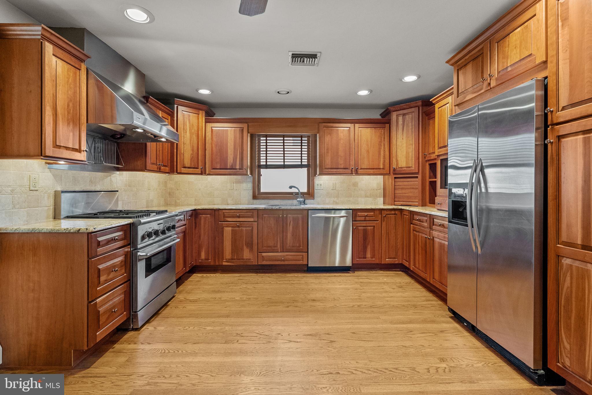 DAVISVILLE - Residential