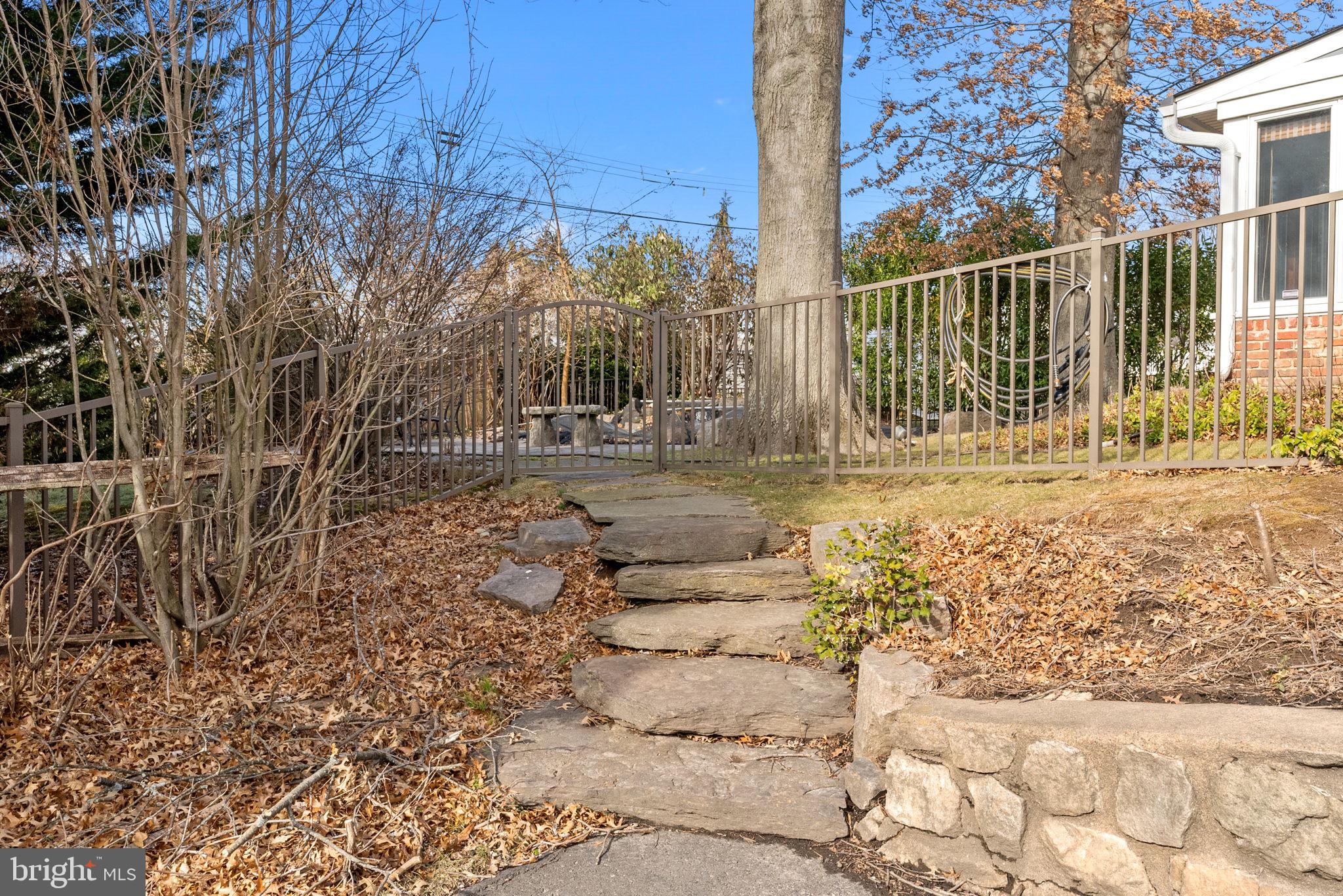 DAVISVILLE - Residential