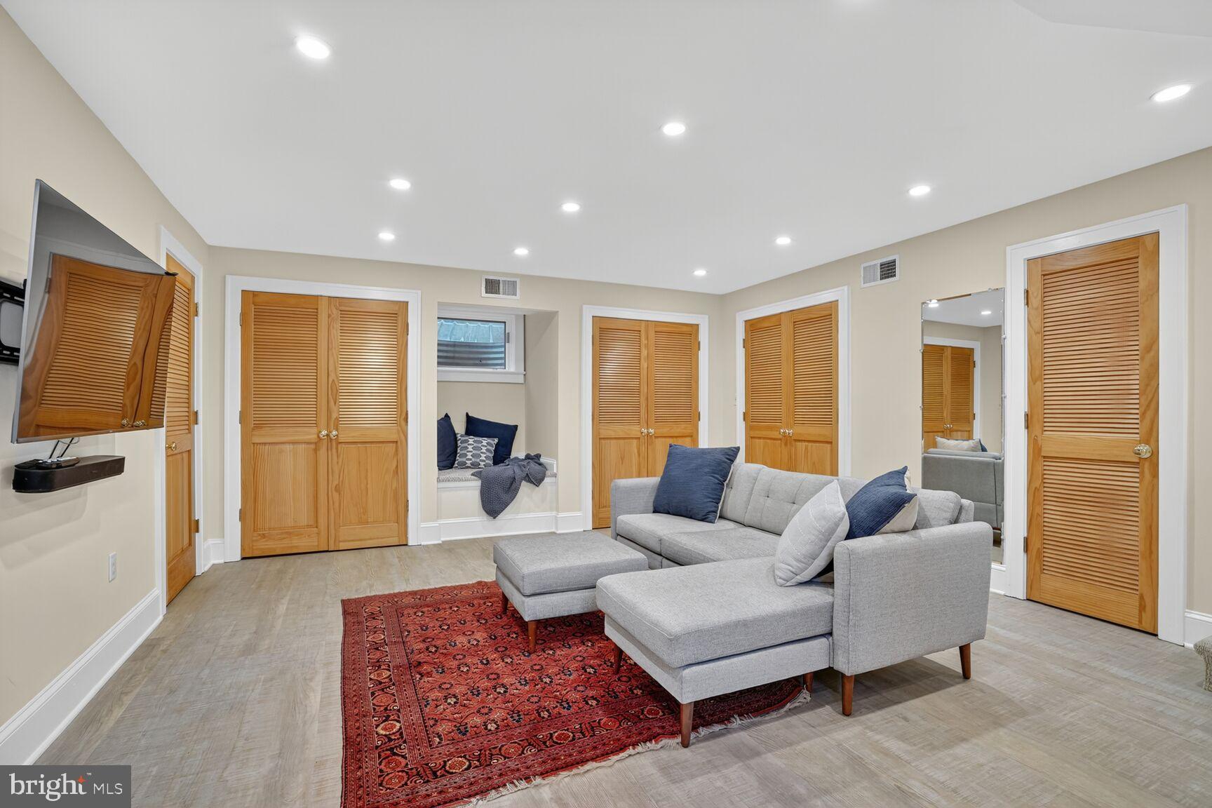 LEEWAY GARDENS - Residential