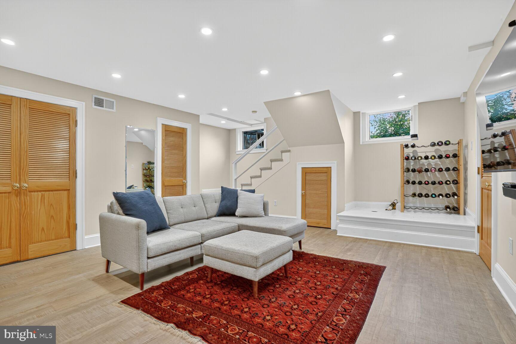 LEEWAY GARDENS - Residential