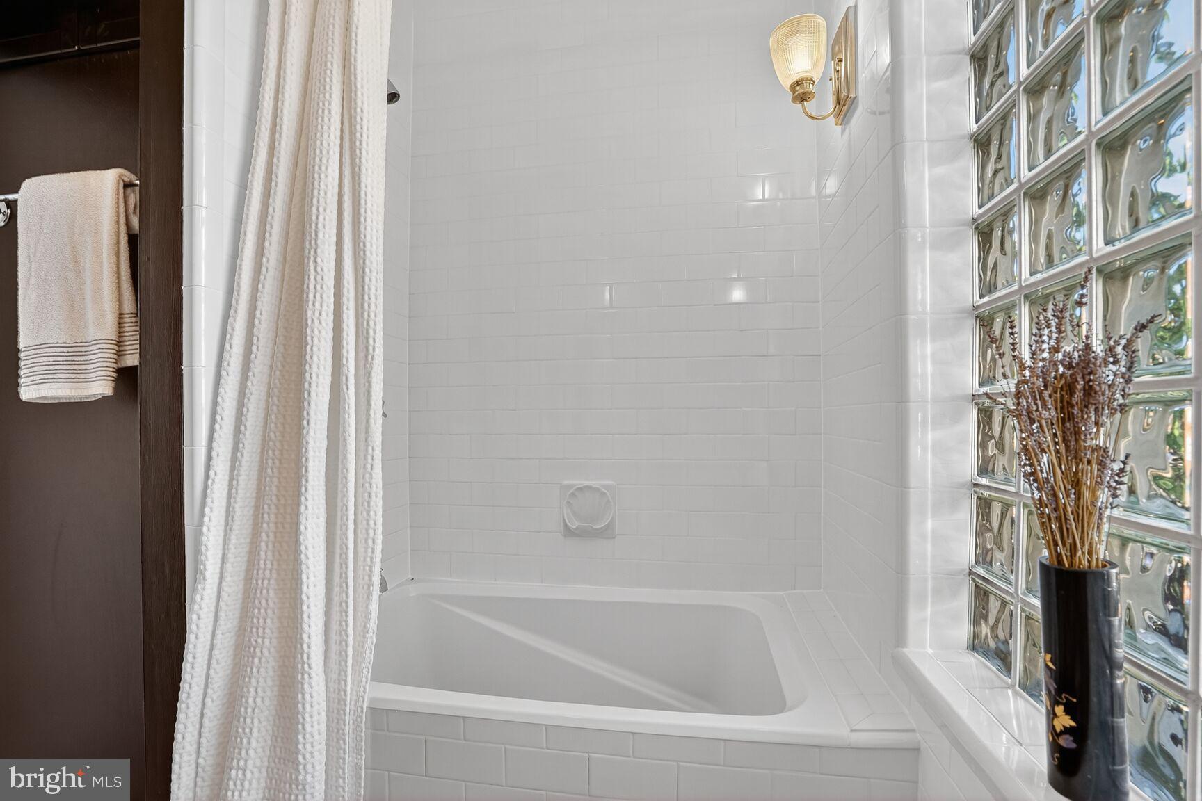 LEEWAY GARDENS - Residential