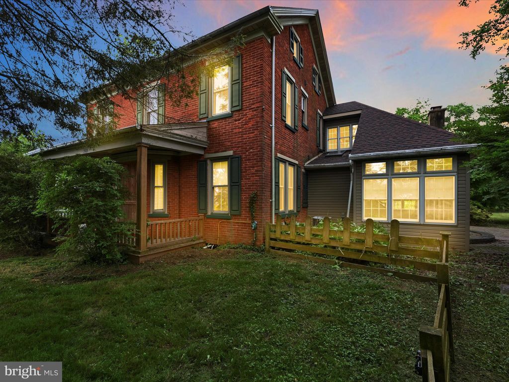 Photo of 501 Beaver Valley Pike, Lancaster, PA 17602 (MLS # PALA2049762)