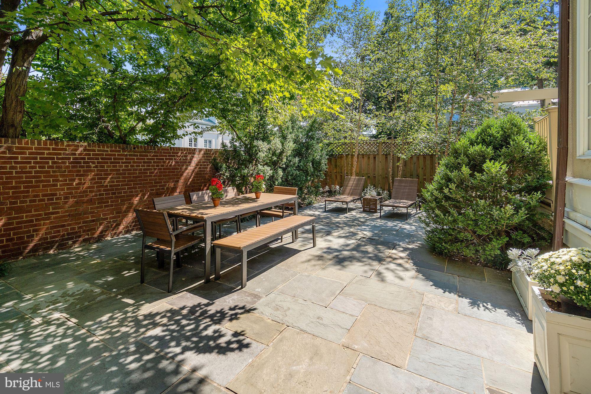 WOODLEY PARK - Residential