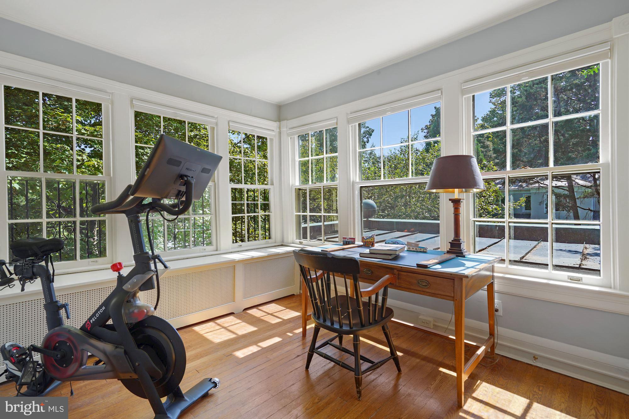 WOODLEY PARK - Residential