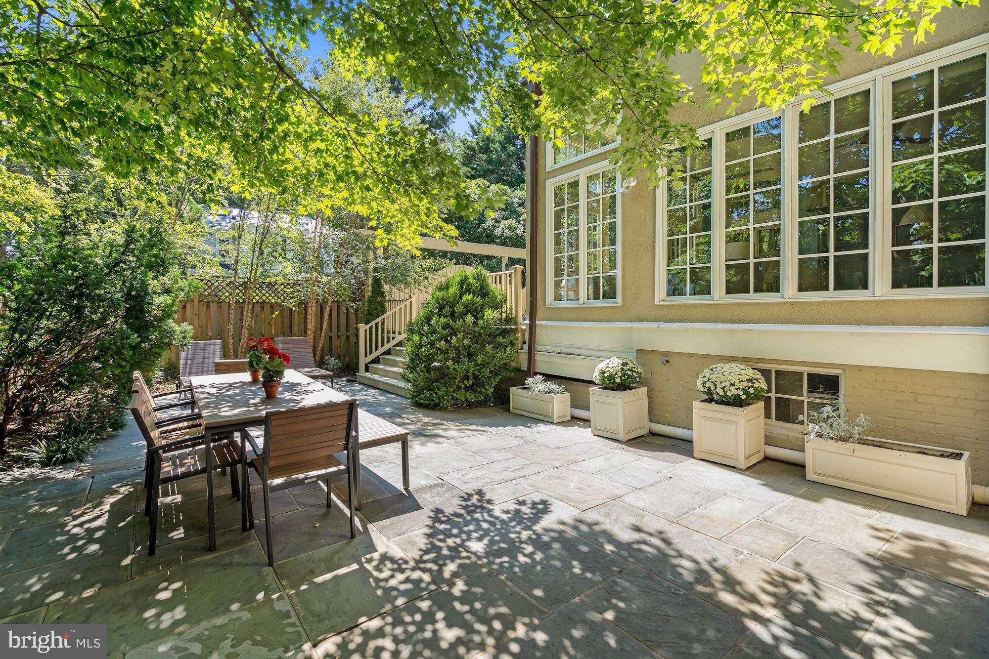 WOODLEY PARK - Residential