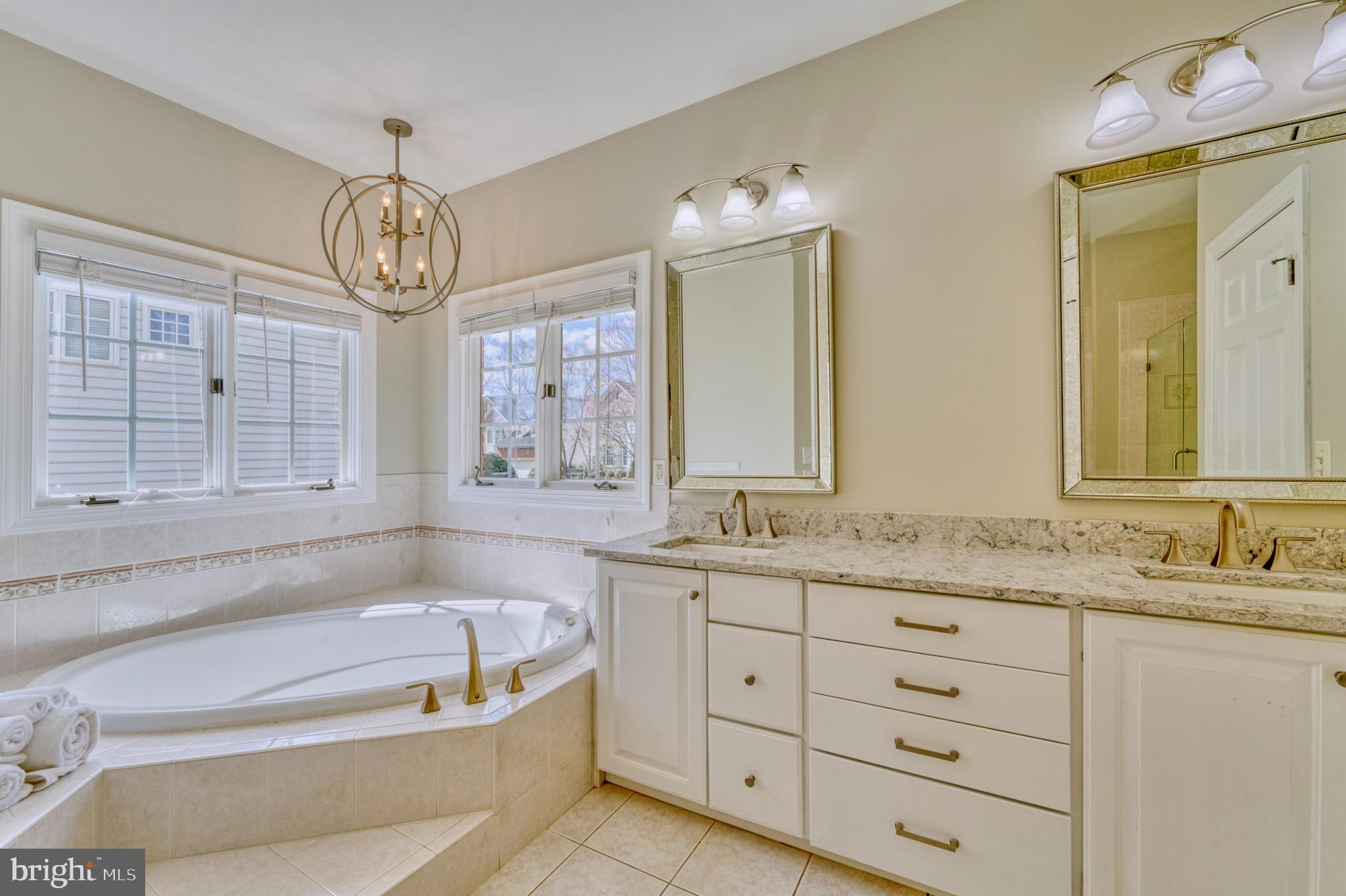 RIVER CREEK - Residential