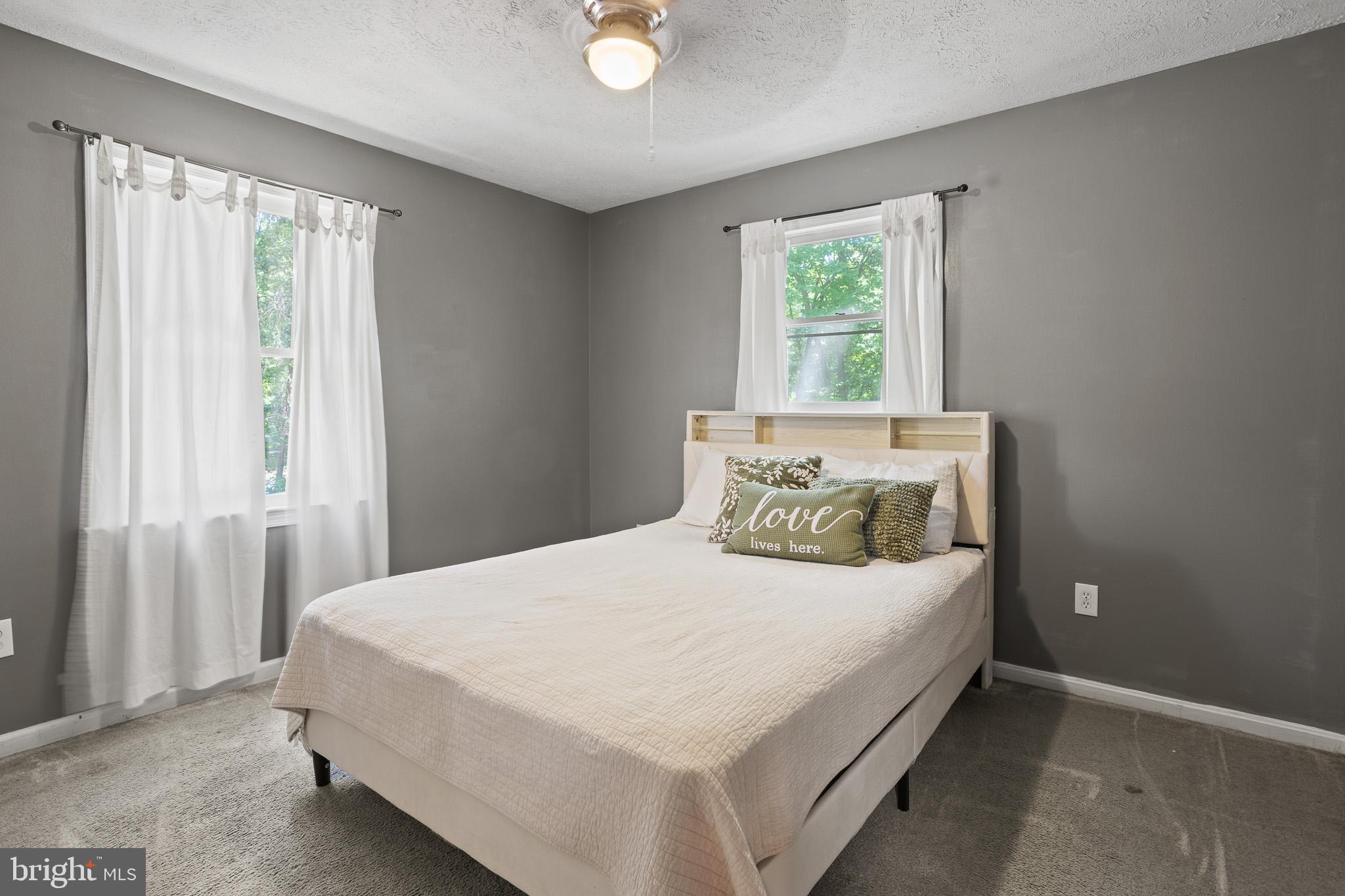 COUNTRY LAKES - Residential