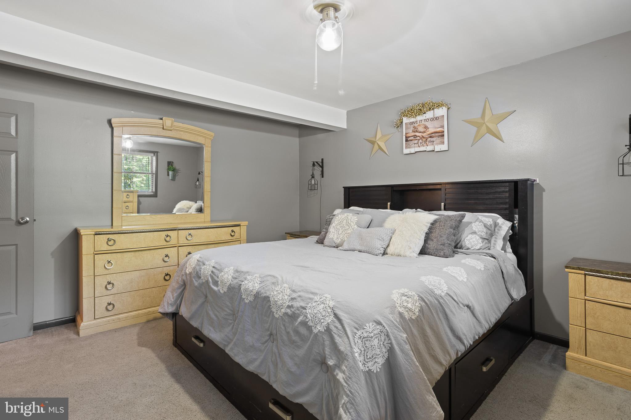 COUNTRY LAKES - Residential