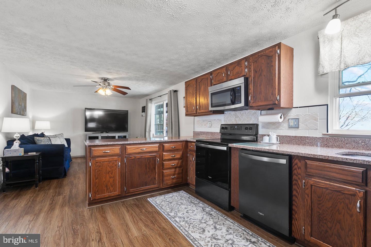 MAYFIELD MANOR - Residential Lease