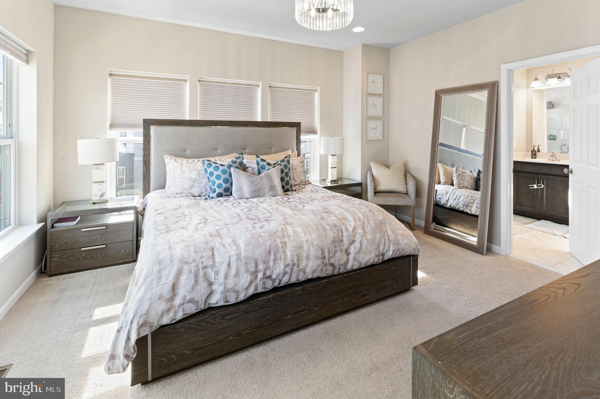 ADMIRALS SQUARE - Residential