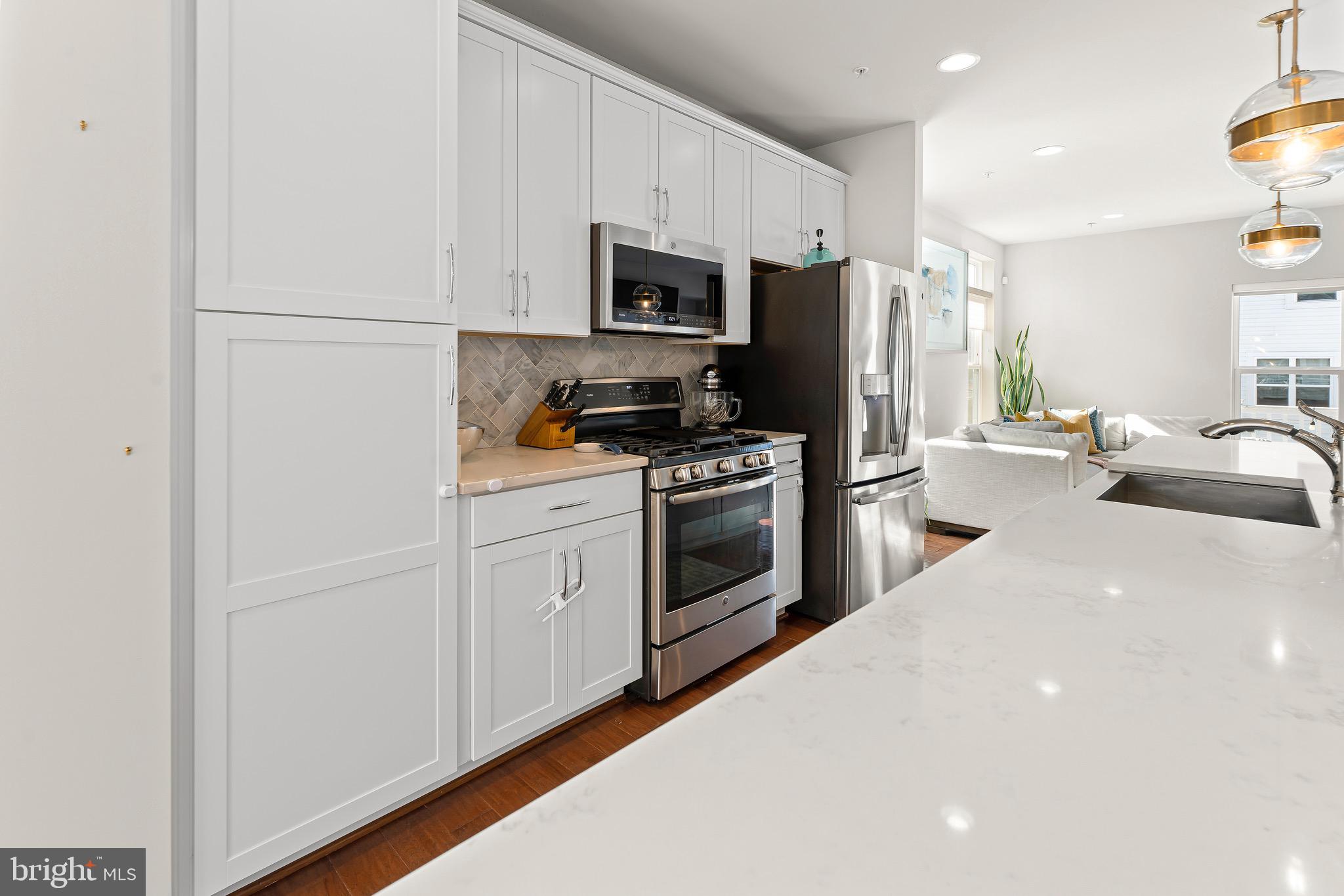 ADMIRALS SQUARE - Residential