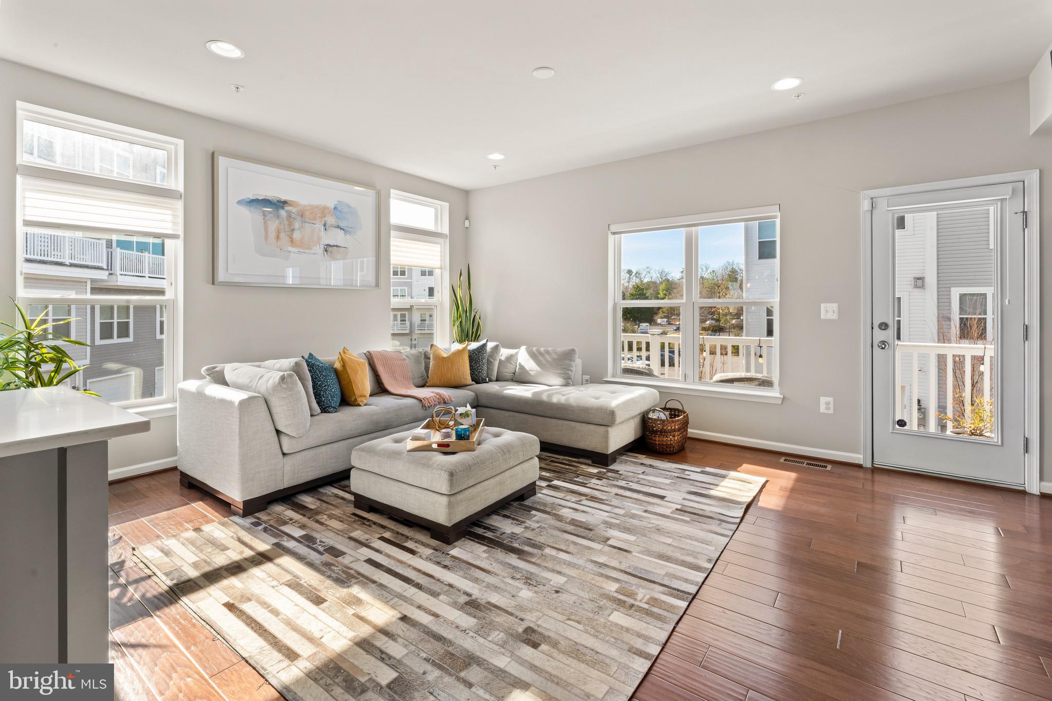 ADMIRALS SQUARE - Residential