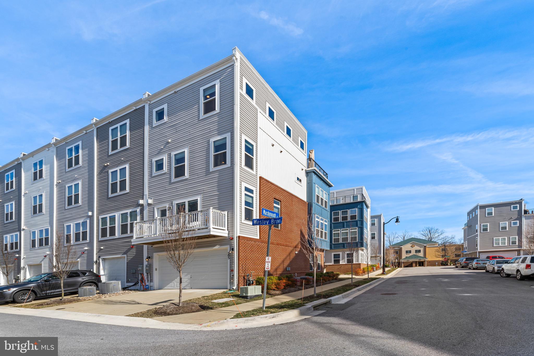 ADMIRALS SQUARE - Residential