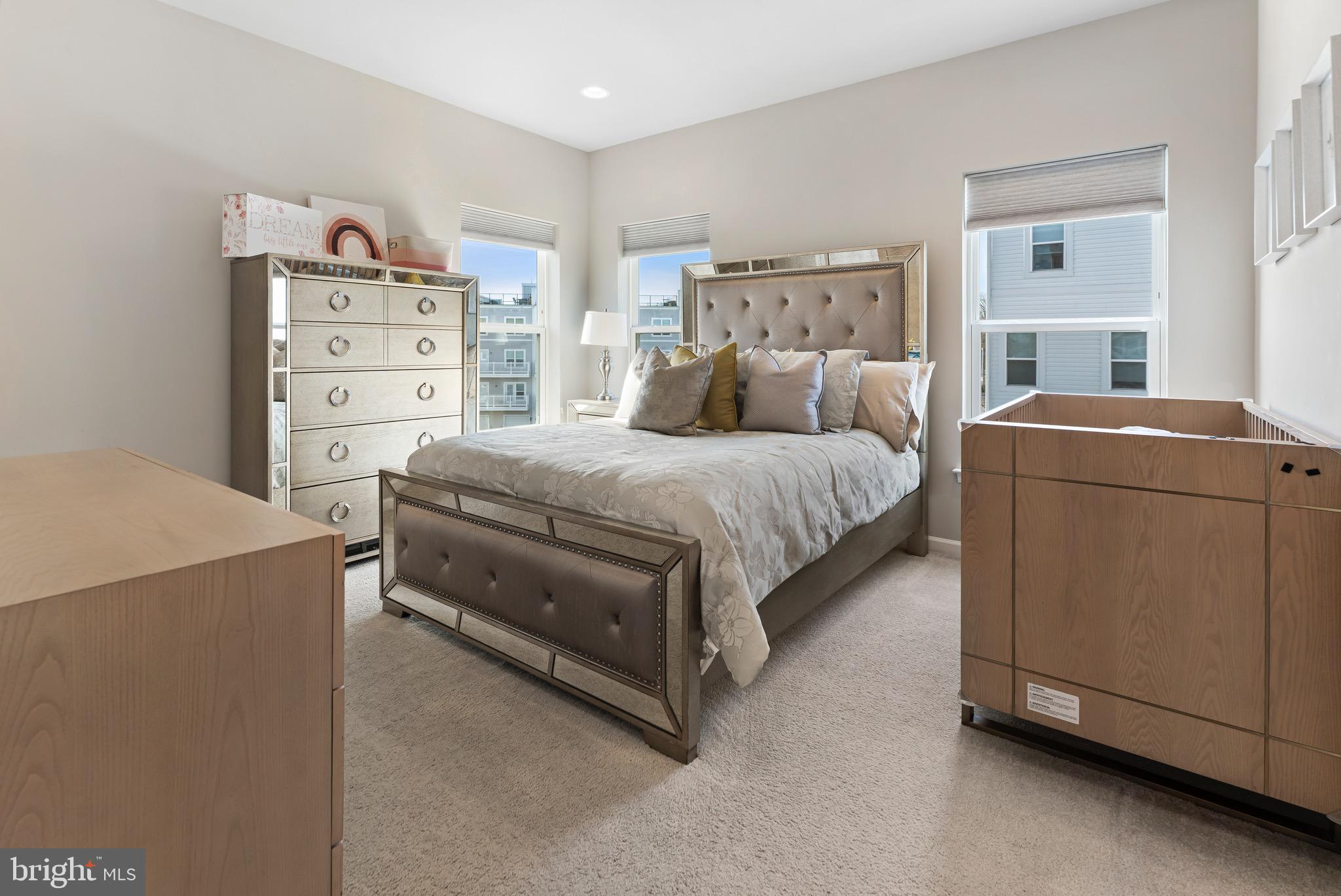 ADMIRALS SQUARE - Residential