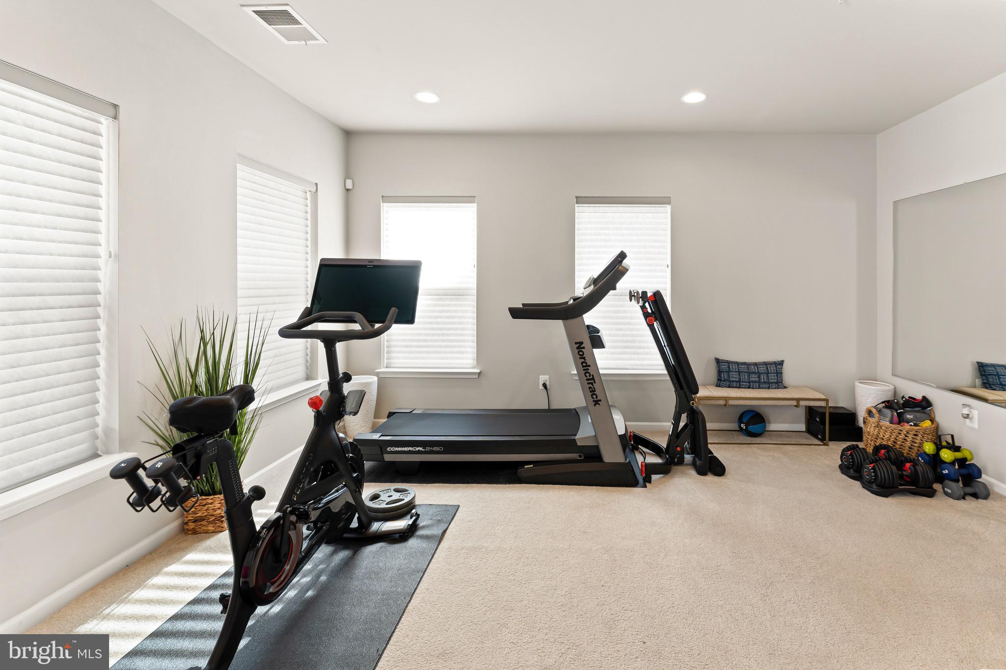 ADMIRALS SQUARE - Residential