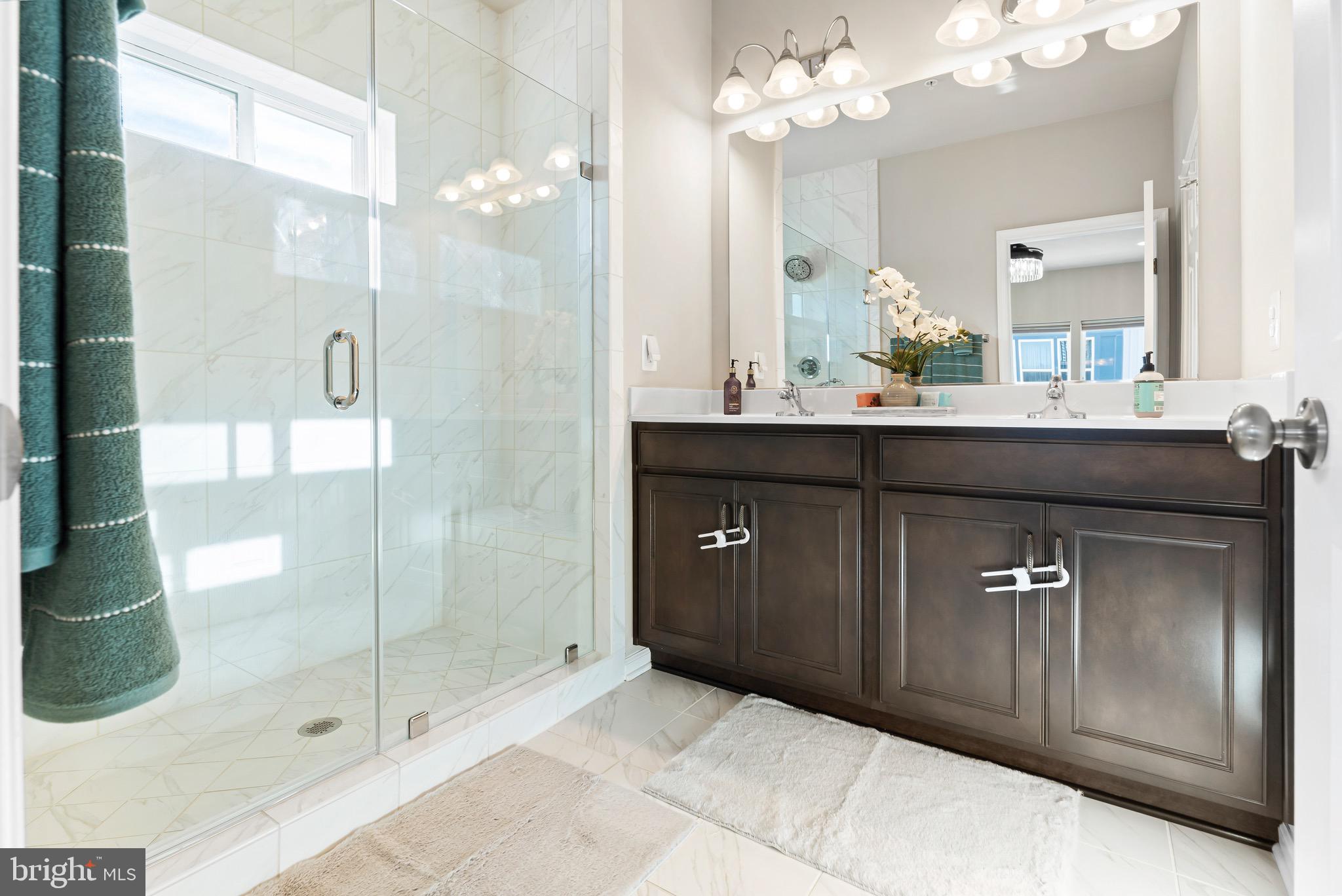 ADMIRALS SQUARE - Residential