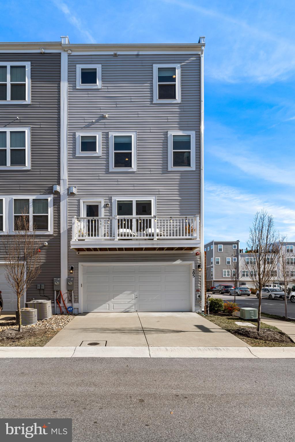 ADMIRALS SQUARE - Residential