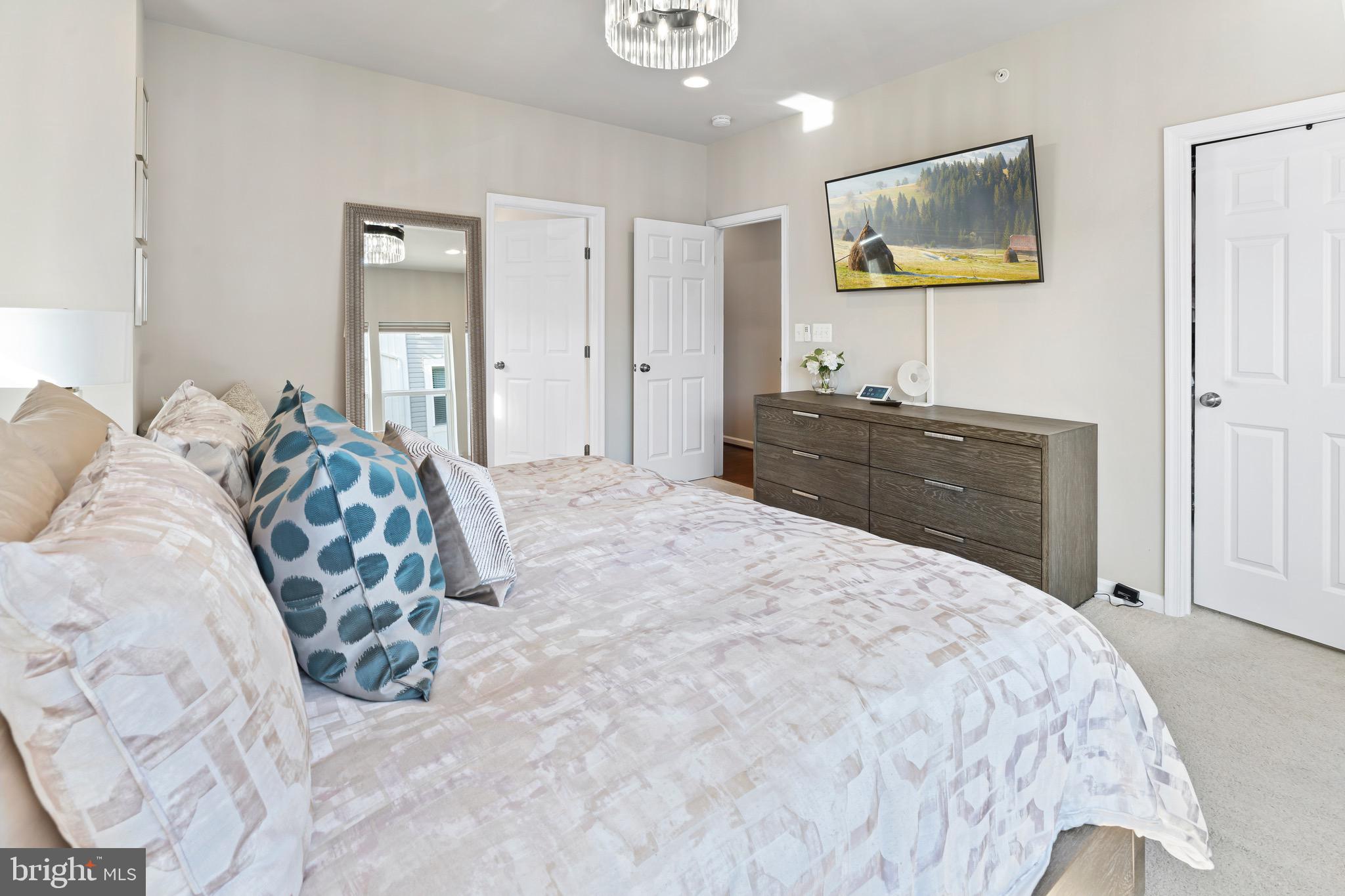 ADMIRALS SQUARE - Residential