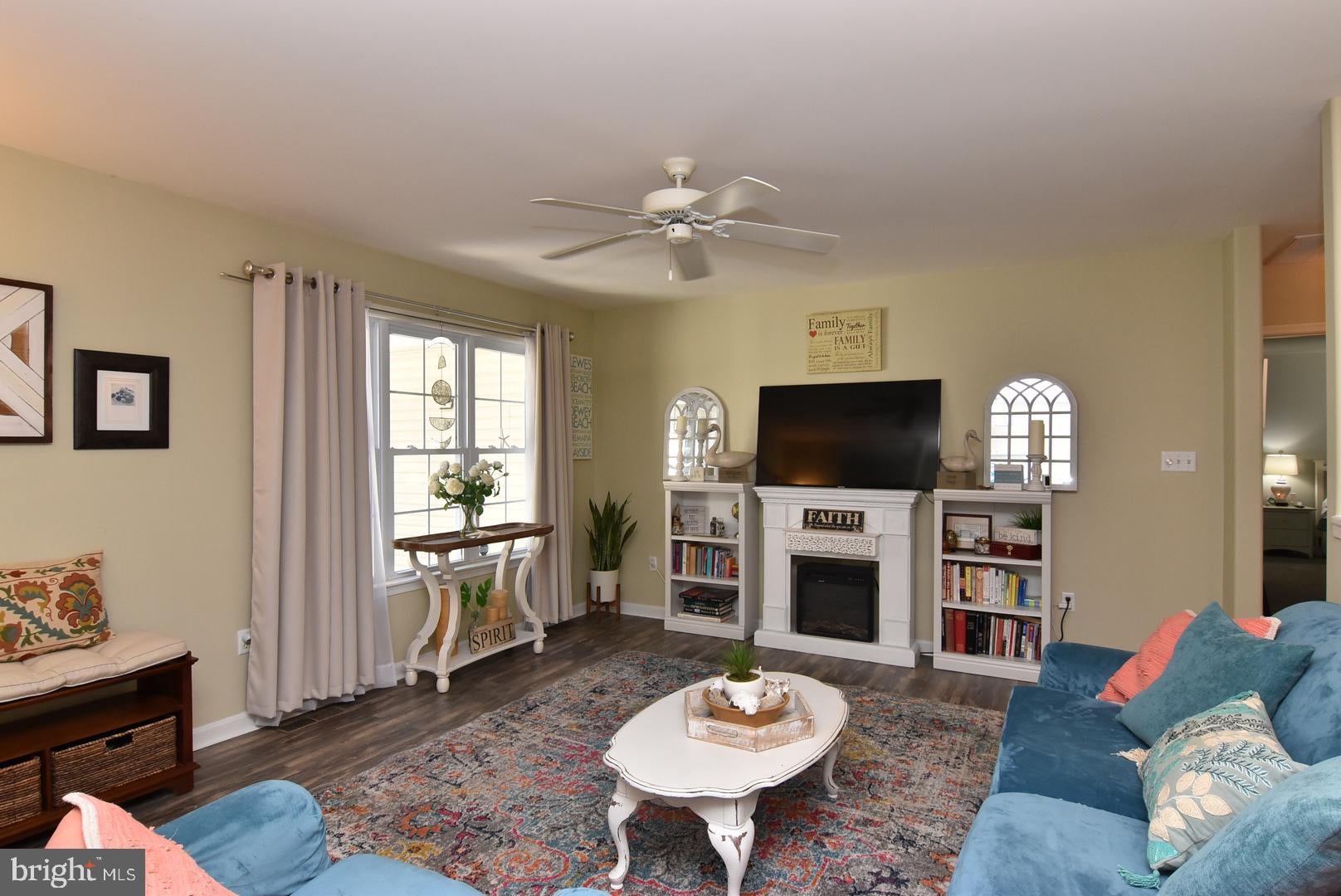 23584 HOLLY CIRCLE