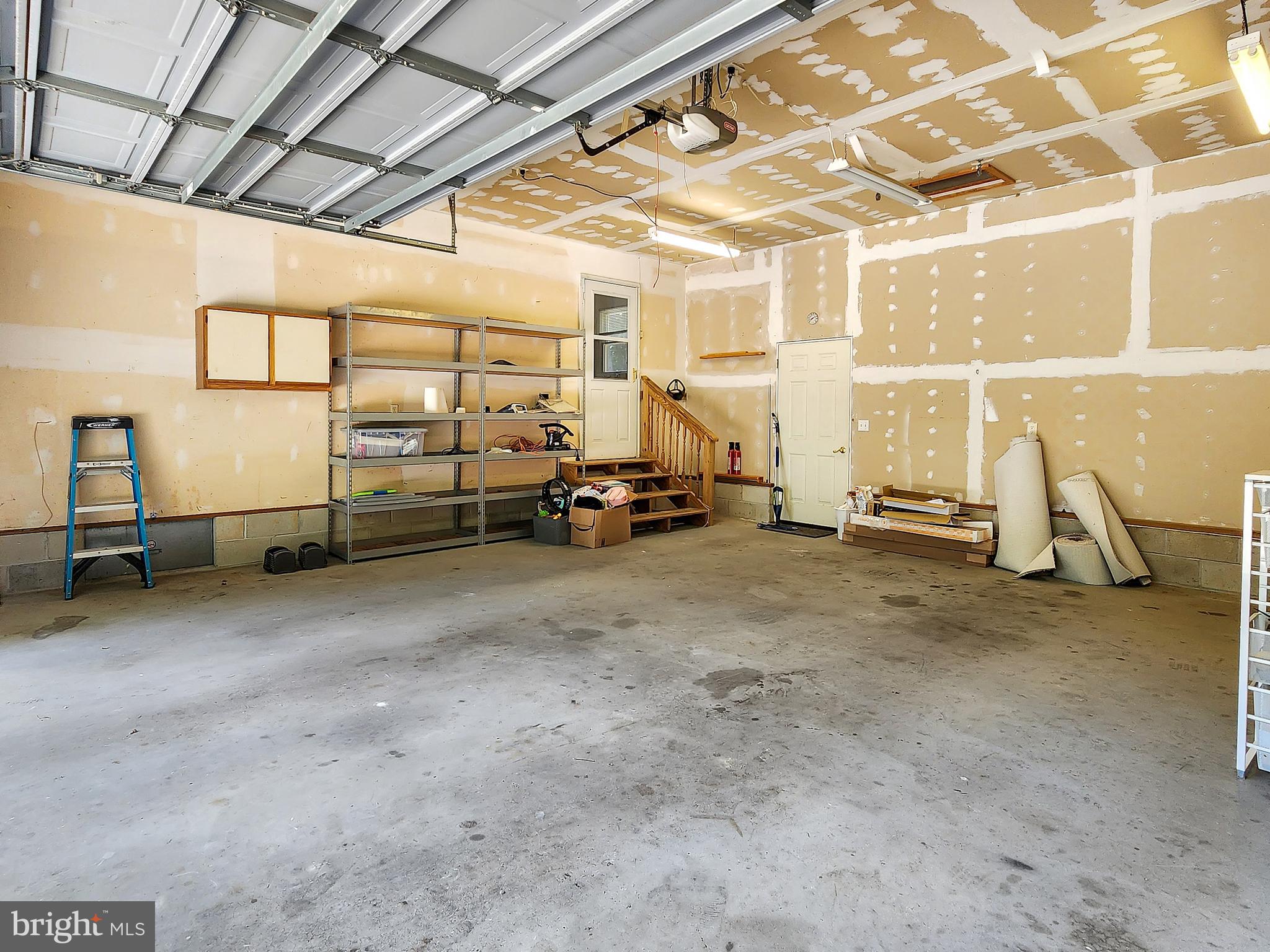 CAPTAIN'S COVE - Residential